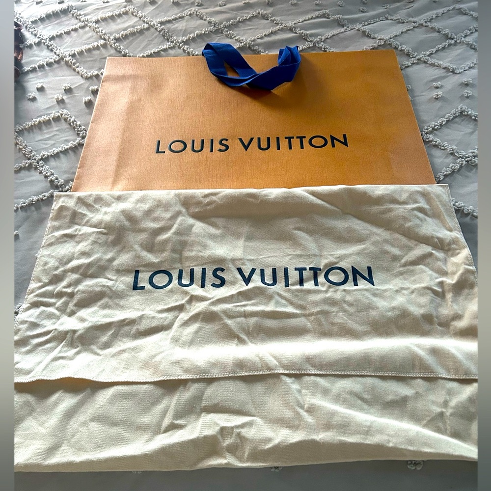 Louis Vuitton: Large Shopper with dust bag